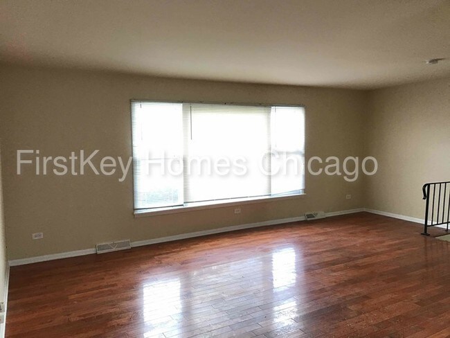 Foto del edificio - 17600 Cypress Ave