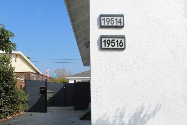 Foto del edificio - 19514 Donora Ave