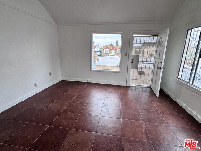 Building Photo - 540 W 107th St