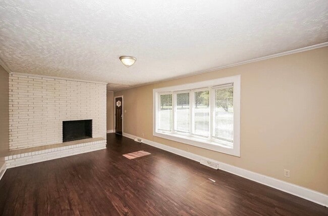 Building Photo - 208 N Milford Dr