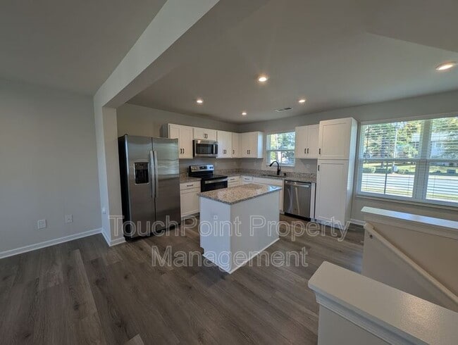 Building Photo - 2059 Langer St