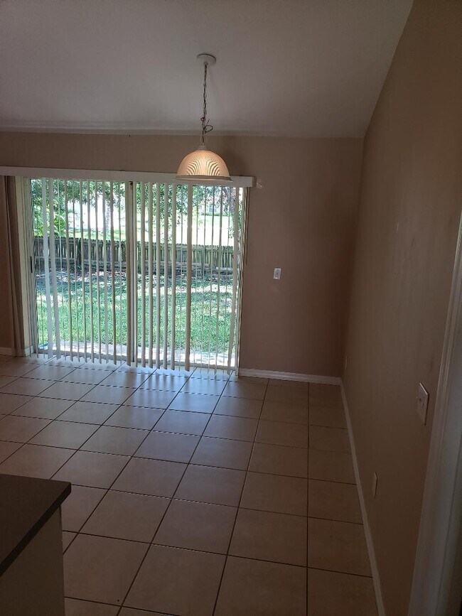 Foto del edificio - 1832 SW 10th Terrace