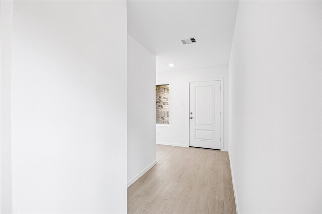 Foto del edificio - 915 Songbird Ln