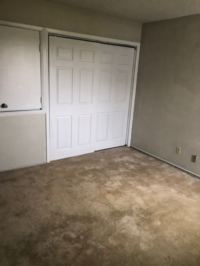 Building Photo - 4501 Yorkshire Dr