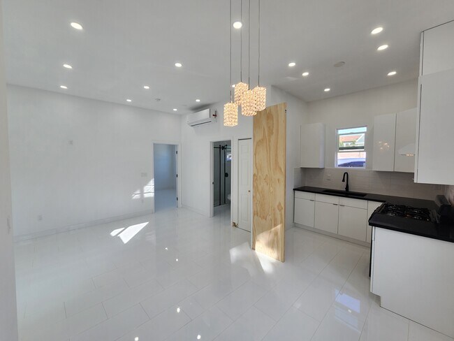 Foto del edificio - 10343 Penrose St