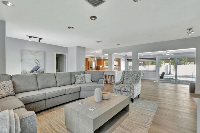 Foto del edificio - 1681 SE 4th Ct