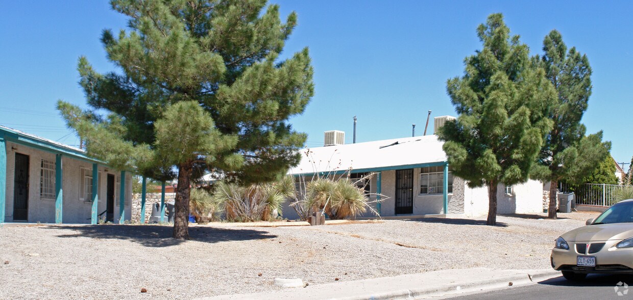 Building Photo - 1408 Saint Johns Dr