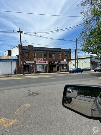 Building Photo - 2 Ridgeway Ave