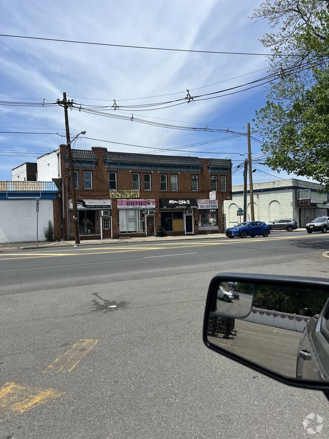 Building Photo - 2 Ridgeway Ave