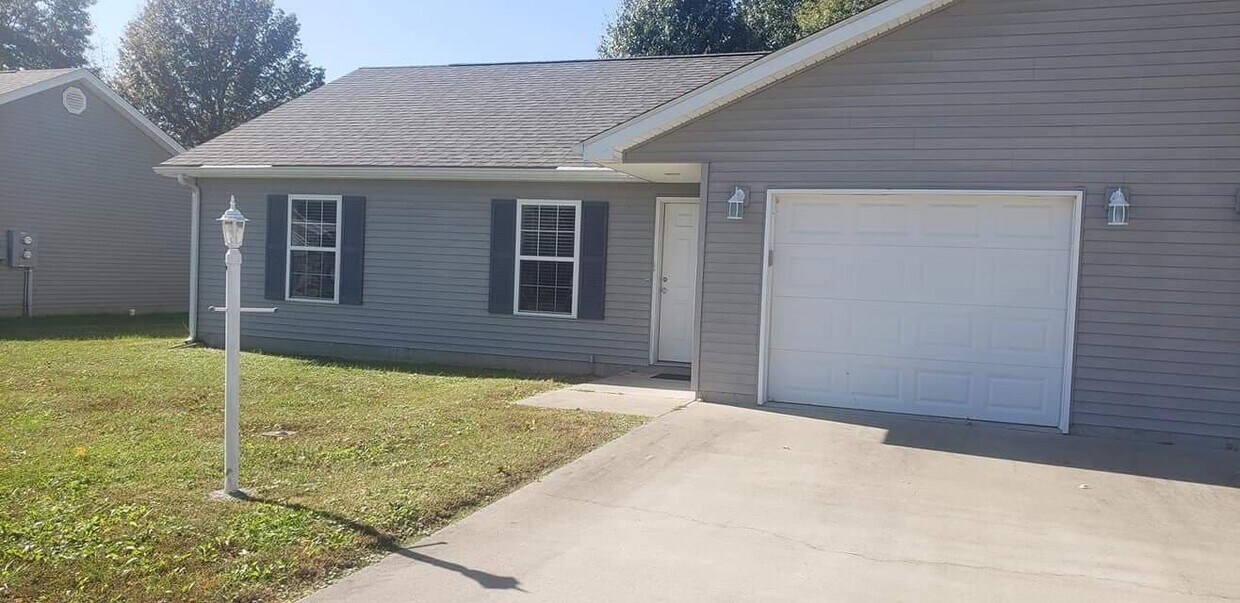 Building Photo - 51 Fox Hollow Dr