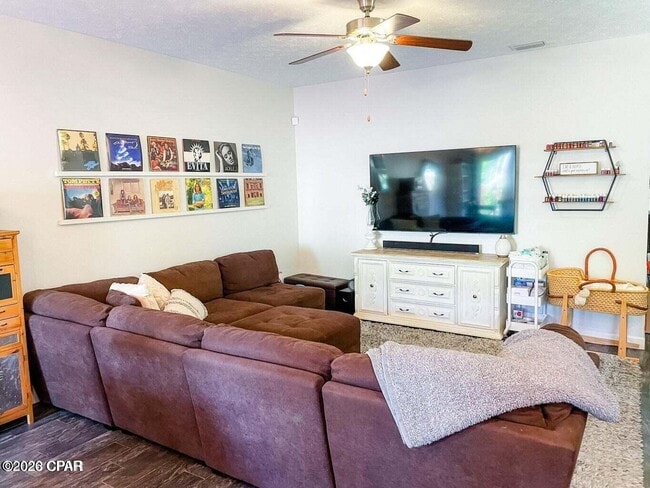 Foto del edificio - 2417 Causeway Manor Ct