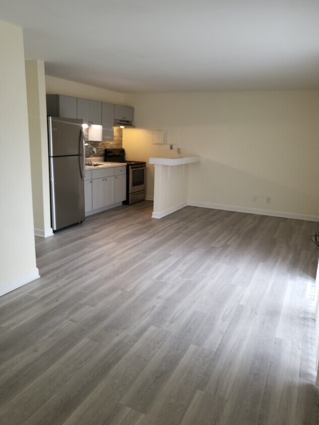 Photo - 371 W Old Indian Trail (Aurora, IL)