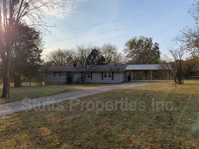 Primary Photo - 2100 Woodland Rd