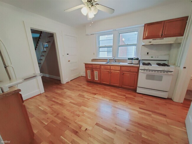 Building Photo - 2 br, 1.5 bath Townhome - 53 Anderson St