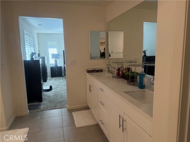 Foto del edificio - 467 W Buttercup Ln