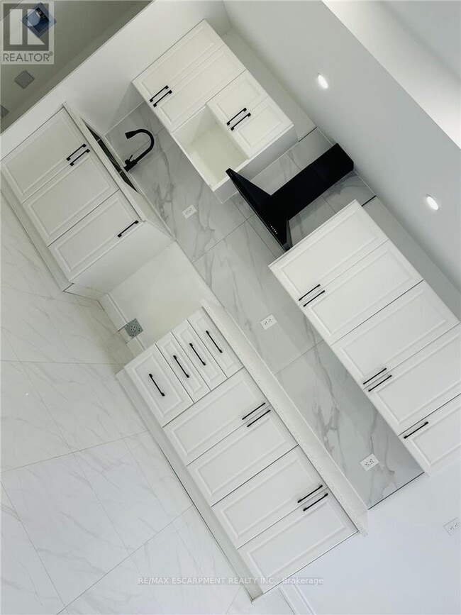 Photo du bâtiment - 26 Scarletwood St