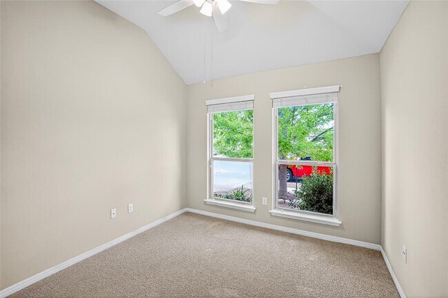 Foto del edificio - 15102 Walcott Dr