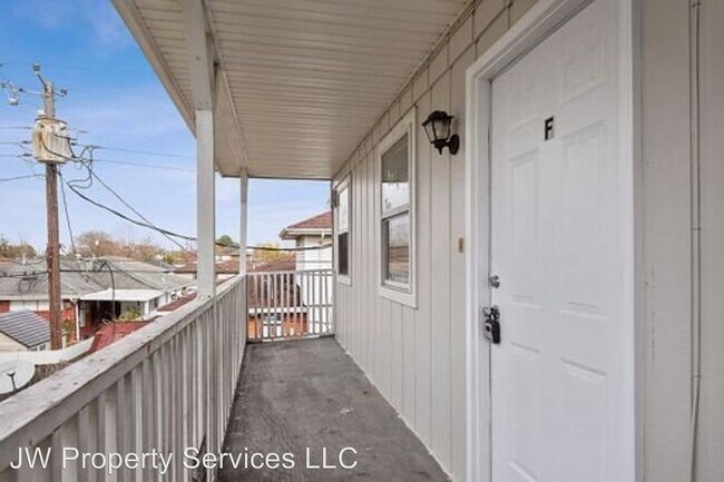 Building Photo - 5001 E St Bernard Hwy