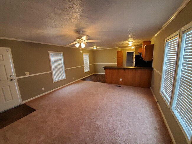 Foto del edificio - 201 Hickory Ct