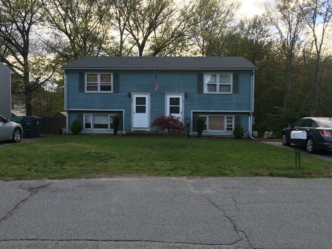 121 Kenyon Ave, Warwick, RI 02886 Townhome Rentals in Warwick RI