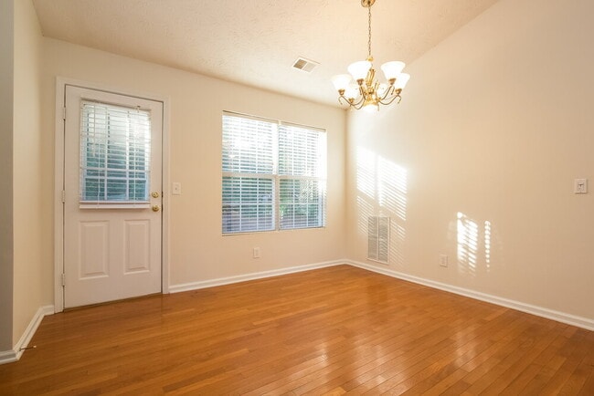 Building Photo - 3714 Crescent Hill Ln