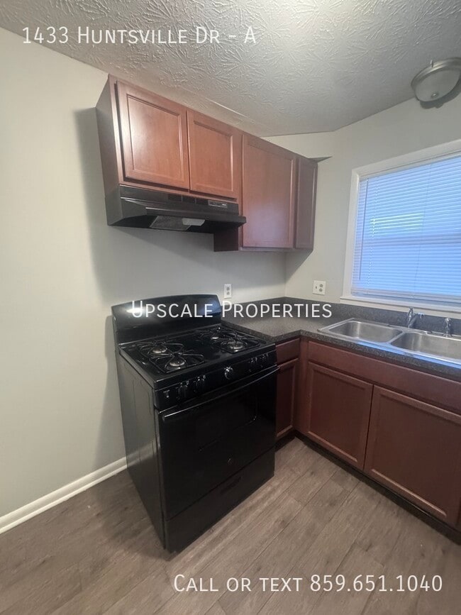 Foto del edificio - 1433 Huntsville Dr