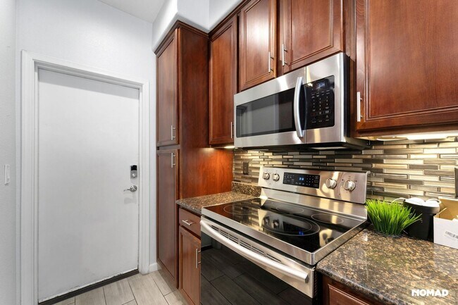 Building Photo - Charming 2BR Townhome in Phoenix