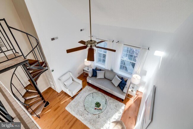 Foto del edificio - 2968 S Columbus St