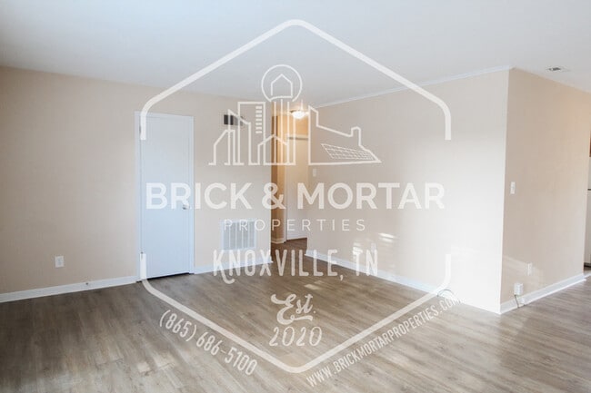 Building Photo - 507 S Cedar St