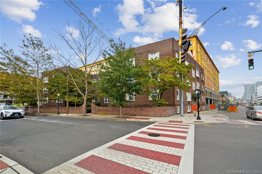 Primary Photo - 833 Summer St