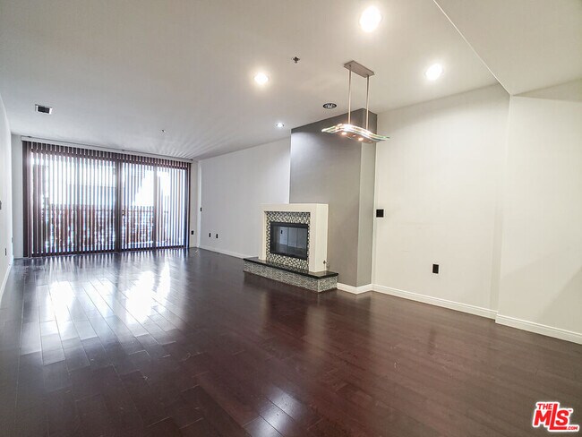Building Photo - 520 S Kingsley Dr