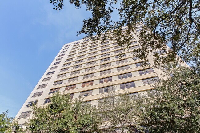 Foto del edificio - 311 W Ashley St