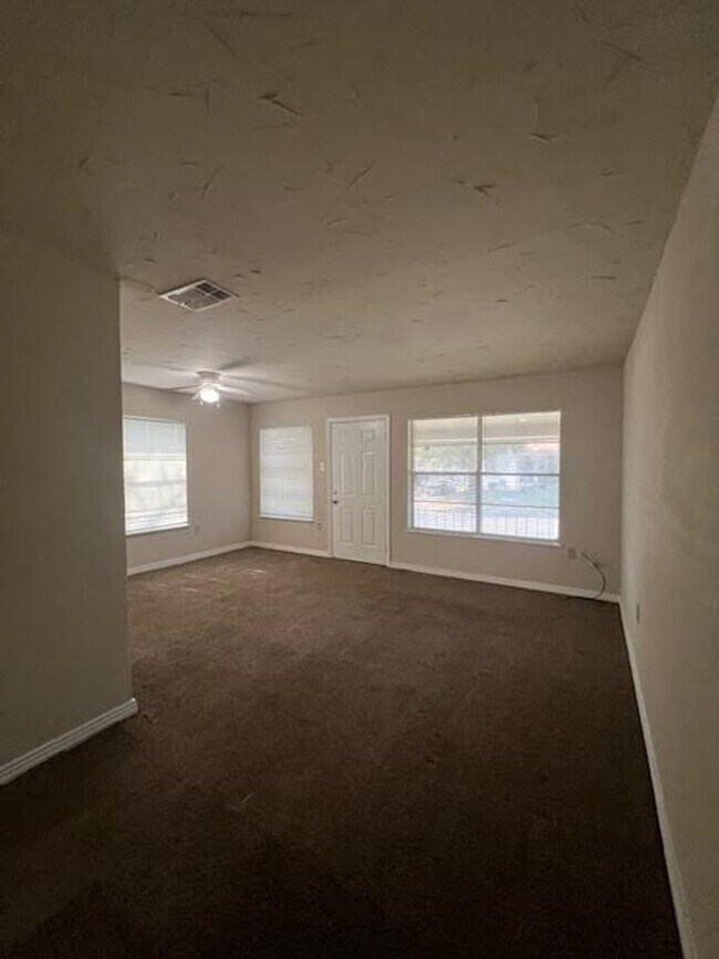 Foto del edificio - 1906 Bosque Blvd