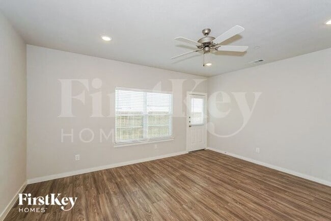 Building Photo - 602 Ava Trl