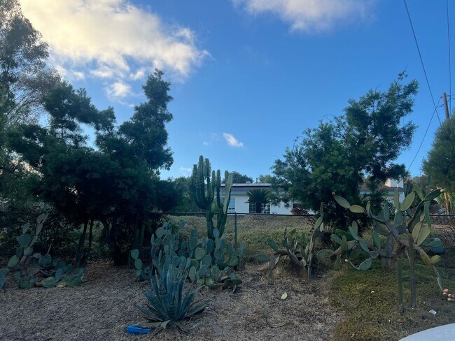 Foto del edificio - 3 bedroom 2 bath house for rent