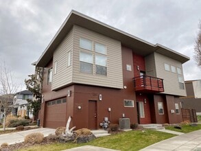 Building Photo - 185 Eagle Crest Dr