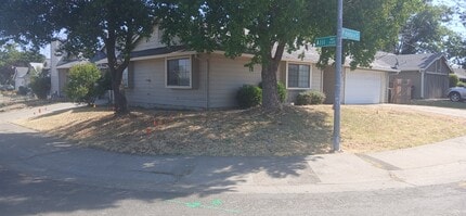 Building Photo - 351 Pinedale Ave