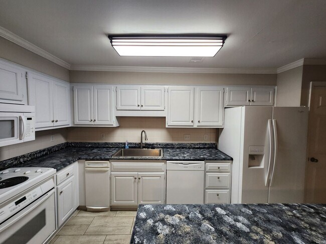 Building Photo - 624 Crown Pointe Dr