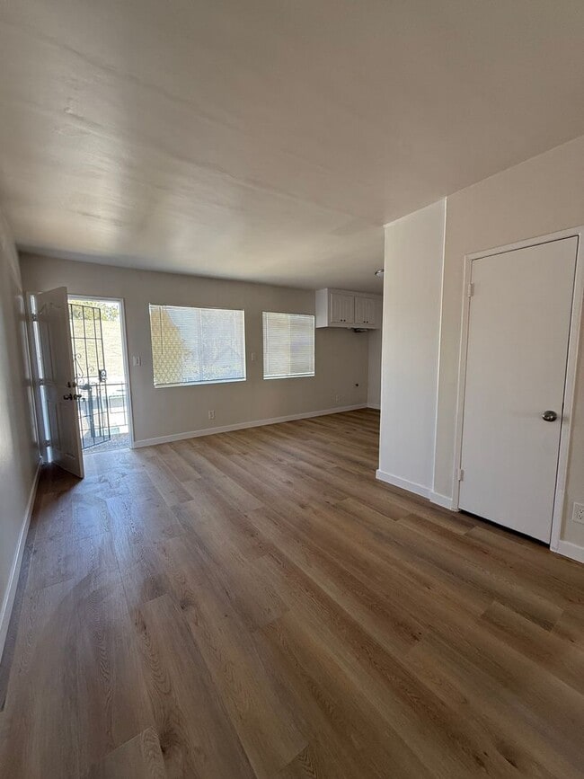 Building Photo - Makee Ave