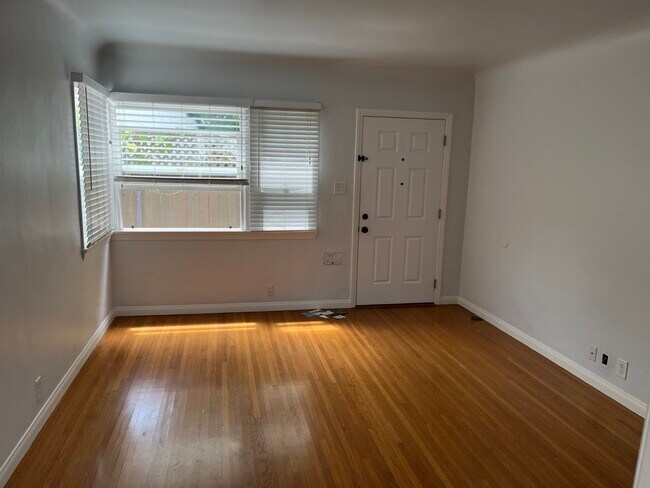 Foto del edificio - 2121 Oak St