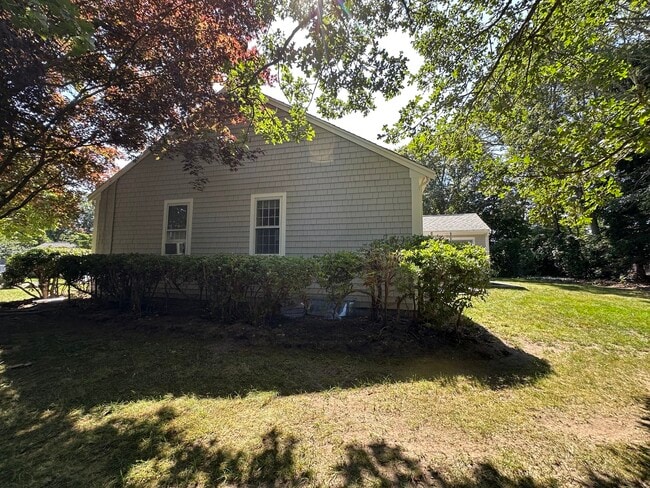 Building Photo - 113 Signal Hill Dr