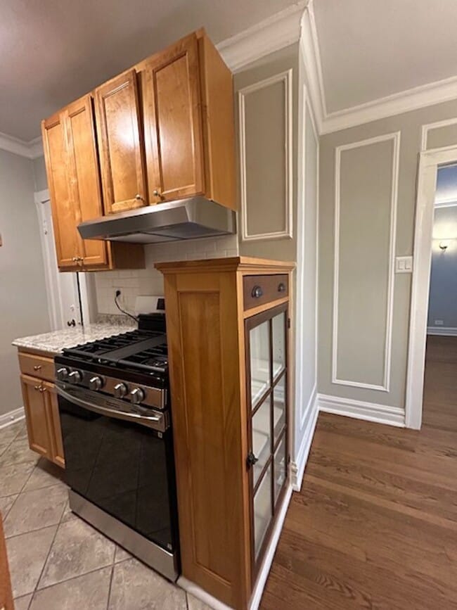 Building Photo - Edgewater Studio with Heat and Cooking Gas Included ~ No Security Deposit ~ Cat Friendly