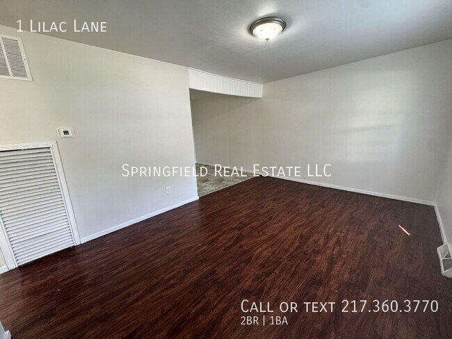 Foto del edificio - 1 Lilac Ln
