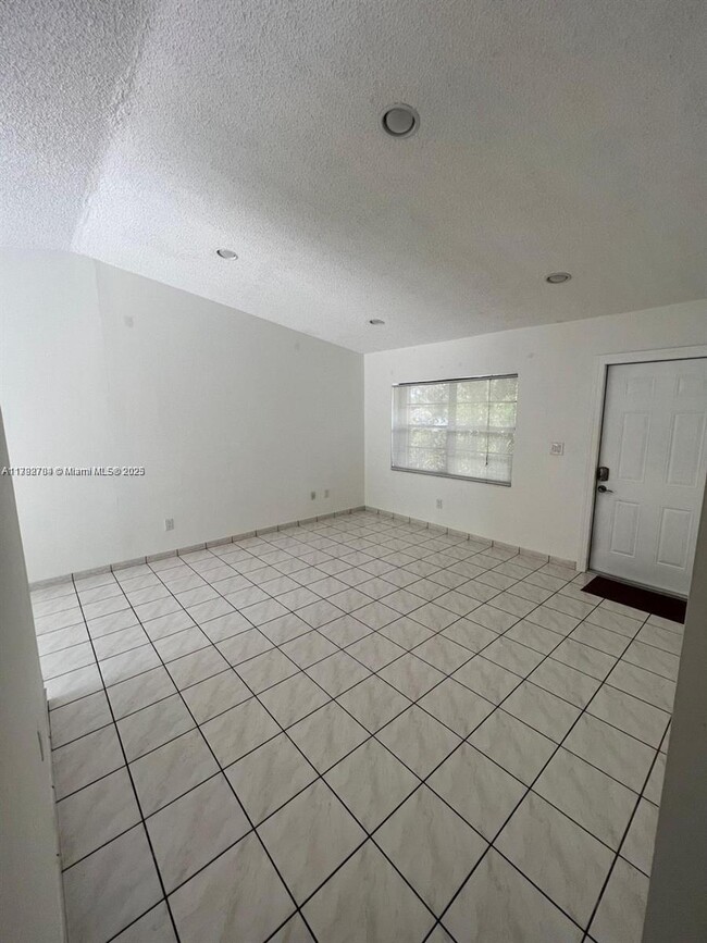 Building Photo - 4317 SW 136th Pl