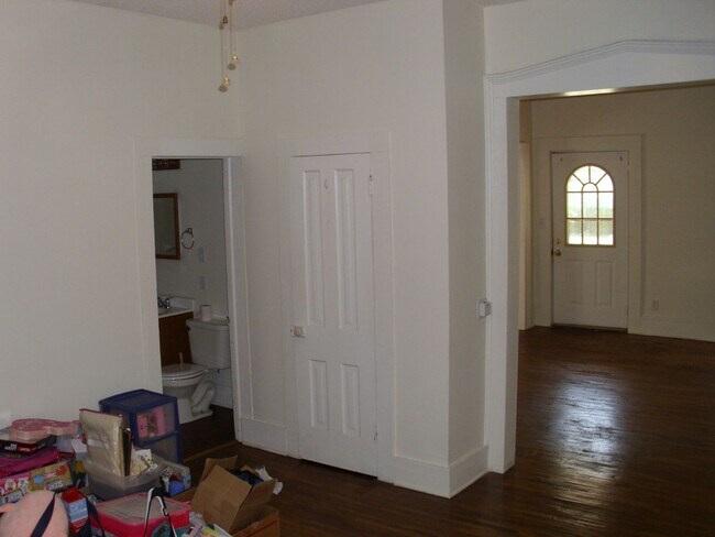 Foto del edificio - 2 bedroom house with garage
