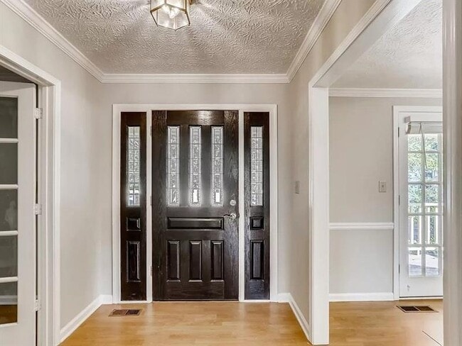 Building Photo - 2105 Paddock Ct