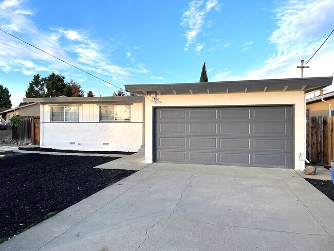 Building Photo - 43074 Charleston Way