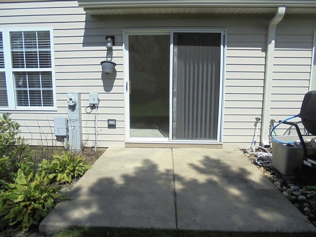 Building Photo - 1202 N Village Dr