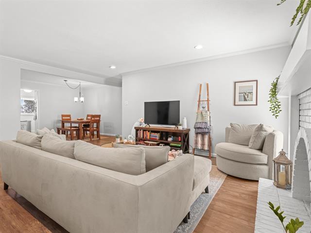 Building Photo - 7731 Meadow Park Dr