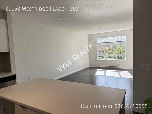 Building Photo - ?? Bright Courtyard Condo @ Elmstone– 2 Parking Spots